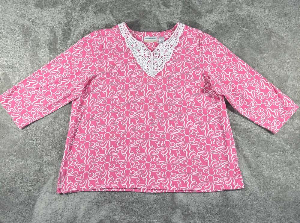 Alfred Dunner Woman Pink Scroll Print 3/4 Sleeve Top with Lace Trim V-Neck